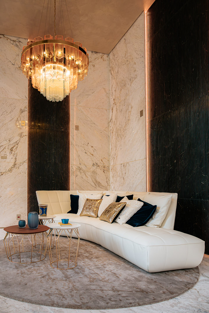 Hall social do Villa Milano Versace Moema — recepção com acabamento exclusivo Versace Home